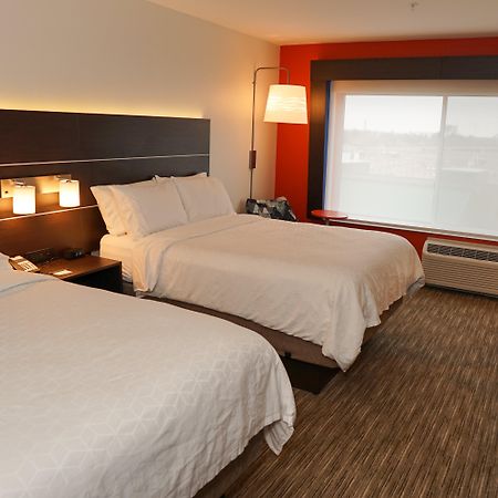 Holiday Inn Express & Suites - Aurora Medical Campus, An Ihg Hotel Exterior photo